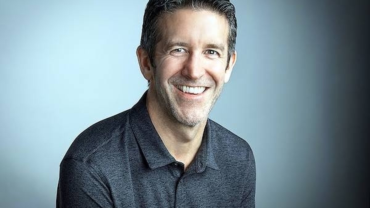 Apple confirma John Ternus como novo CEO em setembro