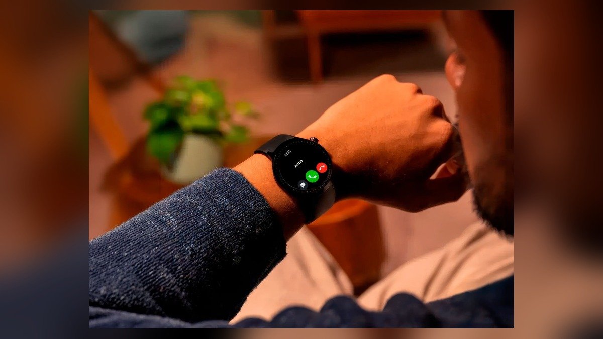 Motorola vaza smartwatch com caixa de aço inoxidável